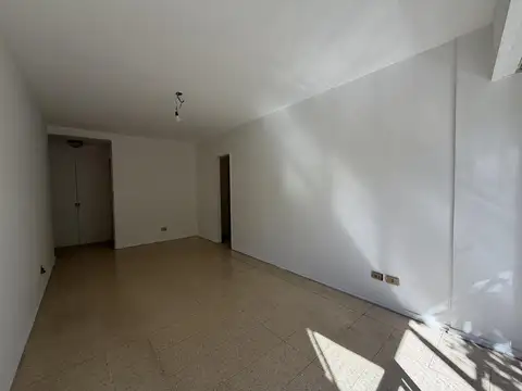 VENTA DOS AMBIENTES CON BALCON FLORES NORTE