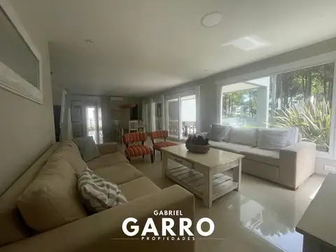 Casa 5 ambientes con 5 baños