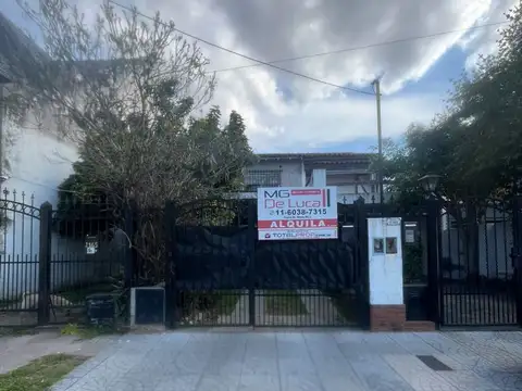 Casa 3 ambientes 2 baños cochera Venta Ramos Mejia