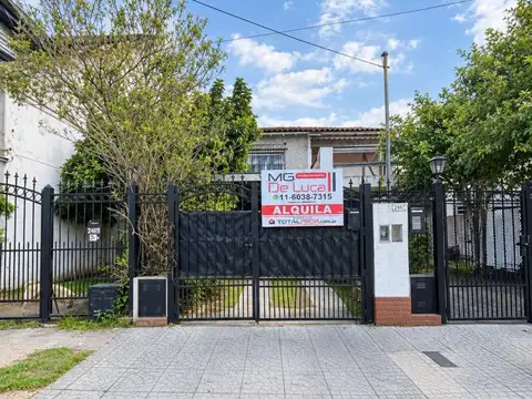 Casa 3 ambientes 2 baños cochera Venta Ramos Mejia