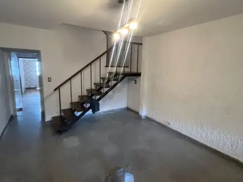 Casa en Alquiler con 2 cocheras
