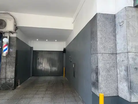 Venta amplia cochera cubierta en Recoleta 