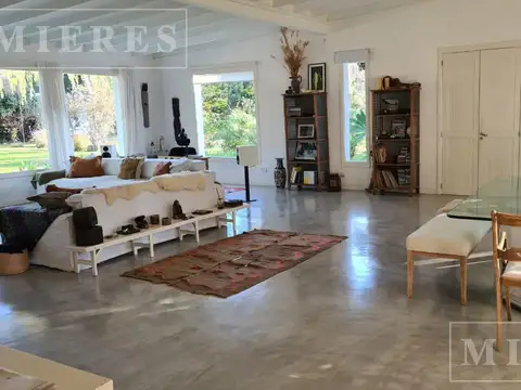Casa 6 ambientes con 4 baños