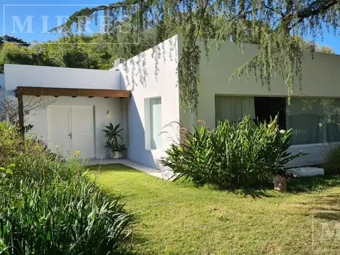 Casa en  venta en barrio San Antonio, Loma Verde