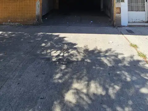 Galpón en alquiler de 200m2 ubicado en Flores
