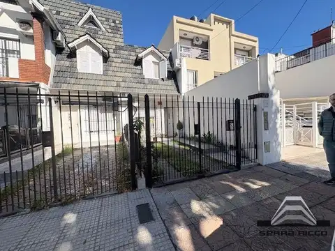 Dúplex en venta c/ cochera en Villa Real