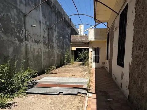 Alquiler Venta Casa a reciclar o terreno en Echesortu múltiples usos