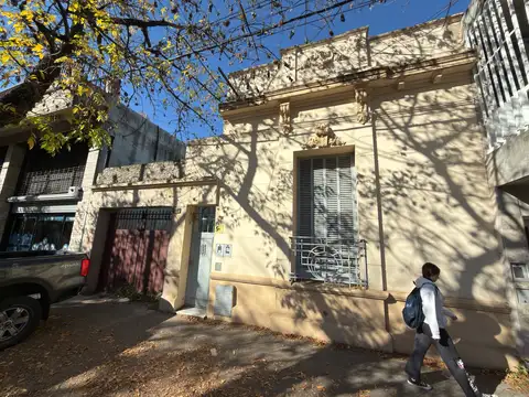 Alquiler Venta Casa a reciclar o terreno en Echesortu múltiples usos