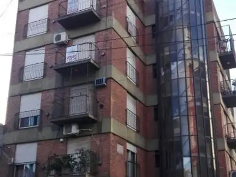 Depto. 2 Amb. Alvear 799 Esq. Olavarría Quilmes Centro