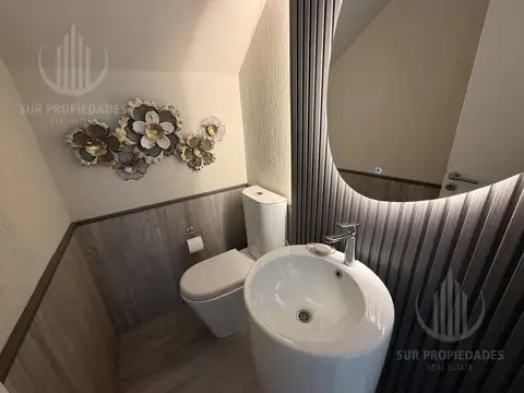 Casa en Venta con 5 cocheras