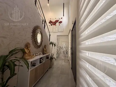 Casa en Venta con 5 cocheras