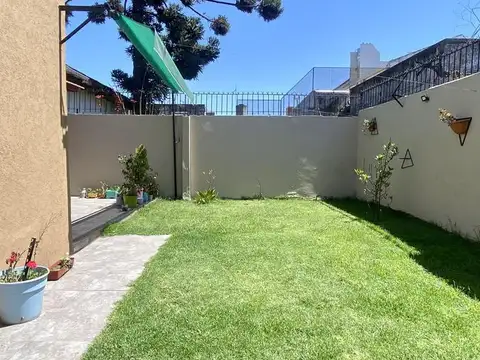 Depto Tipo Casa en Venta de 4 dormitorios