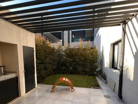 2 dormitorios con jardín y parrilla en Altos del Encuentro 