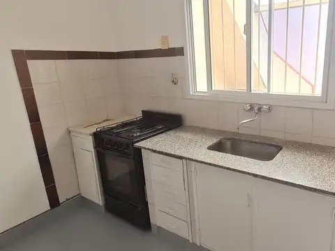 PH en Planta Baja de 2 dormitorios con patio- En Alquiler