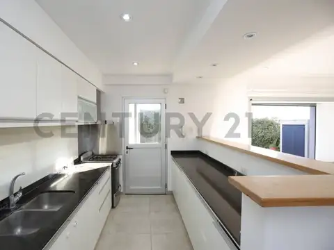 Duplex en City Bell de dos dormitorios con pileta