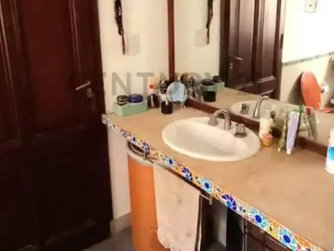 Casa en Venta con 4 cocheras