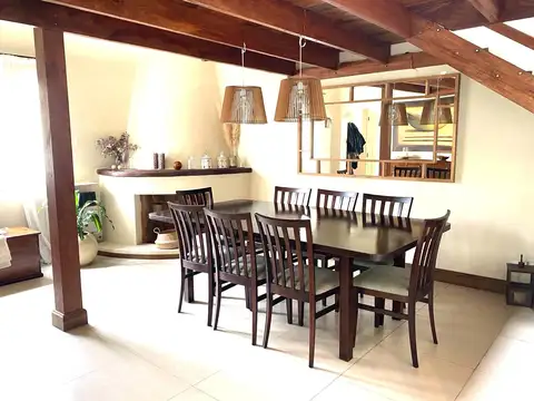 Casa 6 ambientes con 3 baños