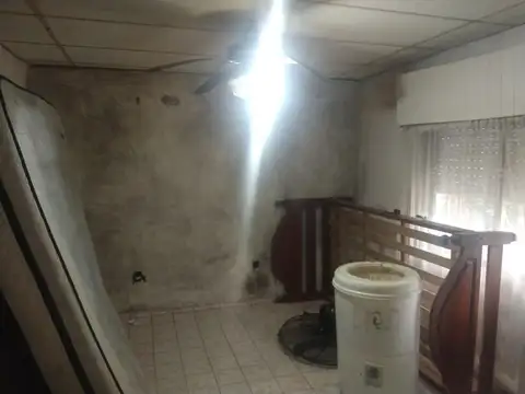 VENTA CASA 2 AMBIENTES A RECICLAR.