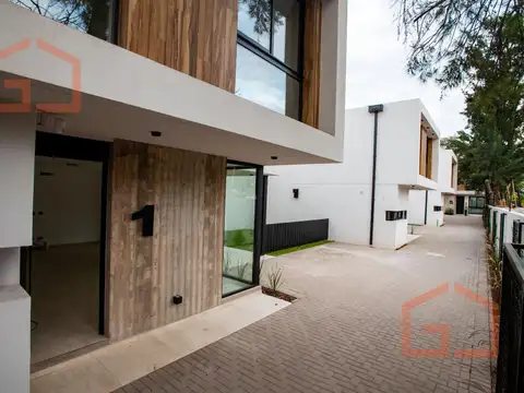 Depto Tipo Casa en Alquiler en Barrio Parque Leloir, $ 1.800.000