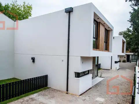 Depto Tipo Casa en Alquiler con 1 cocheras