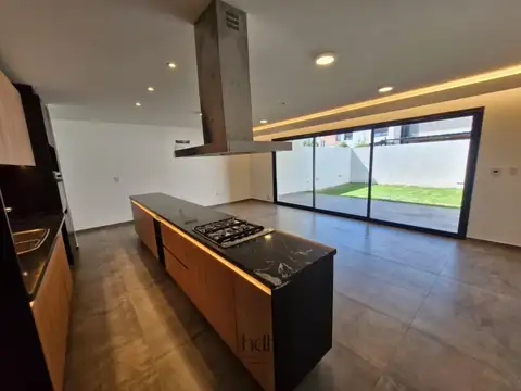 Casa venta 4 dormitorios 3 baños en Greenville II patio 24 hs seguridad