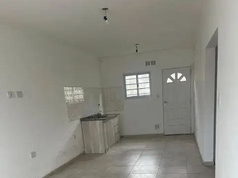 Casa 3 ambientes con 1 baño