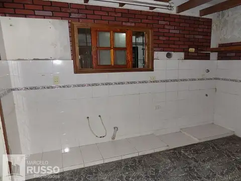 Casa 3 ambientes con 1 baño