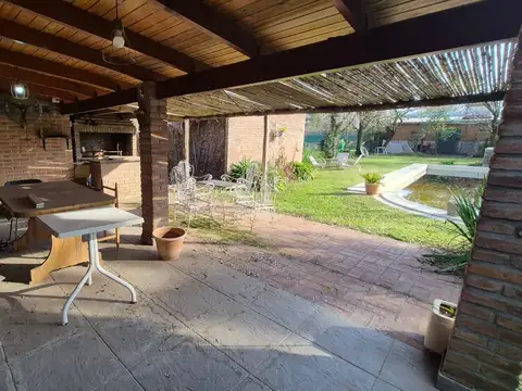 Casa en Funes con quincho y pileta , oportunidad