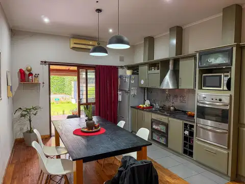 Casa en Venta con 2 cocheras