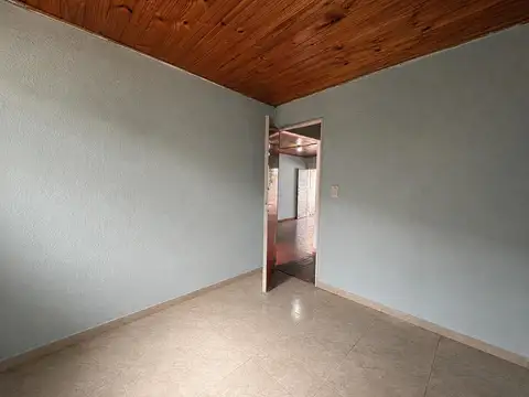 Venta - Casa de dos dormitorios con patio en Zona Norte, Rosario