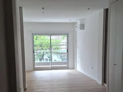 Dueño alquila. Alquiler de monoambiente a estrenar, luminoso y con una vista increíble sobre Av. Álvarez Thomas, Villa Urquiza, CABA.