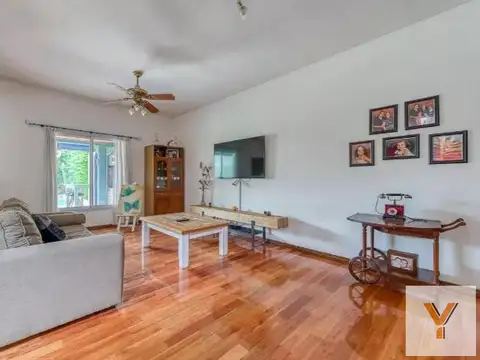 Casa en venta - 5 Dormitorios 3 Baños - Cochera - 400Mts2 - Pilar