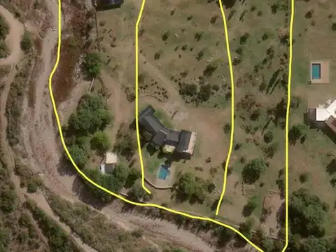 Chacra en venta - 4 Dormitorios 4 Baños - Cochera - 25.000Mts2 - Córdoba