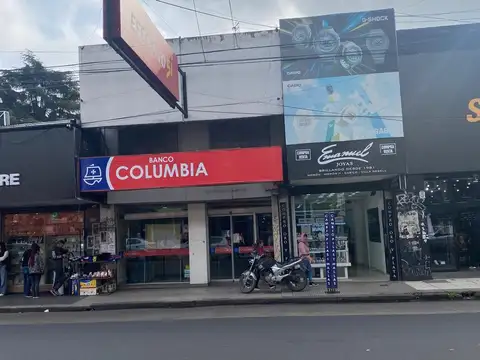 Local sobre vía Pública centro Moron ( ideal todo destino)  