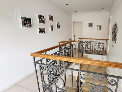 Casa en Venta con 4 cocheras