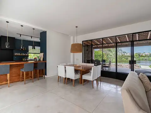 Casa en Venta en Albanueva, USD 1.150.000