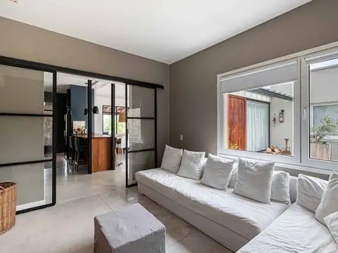 Casa 7 ambientes con 5 baños