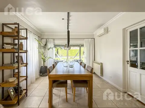 Casa 8 ambientes con 3 baños