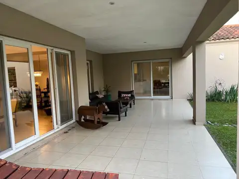 Casa en Alquiler Temporal con 3 cocheras