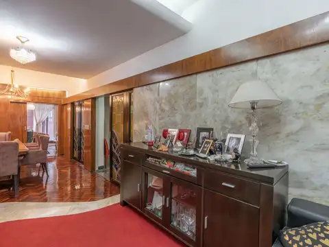 Departamento 8 ambientes con 2 baños