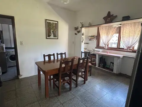 Casa 4 ambientes con 2 baños