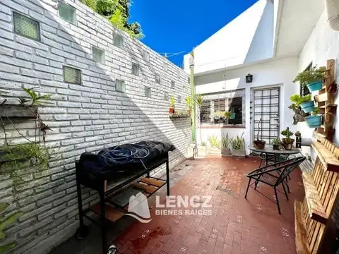 OPORTUNIDAD! VENTA CASA ( APTA CREDITO) - C/GARAGE Y PATIO A 3 CUADRAS DE LA PLAZA DE LA CRUZ 