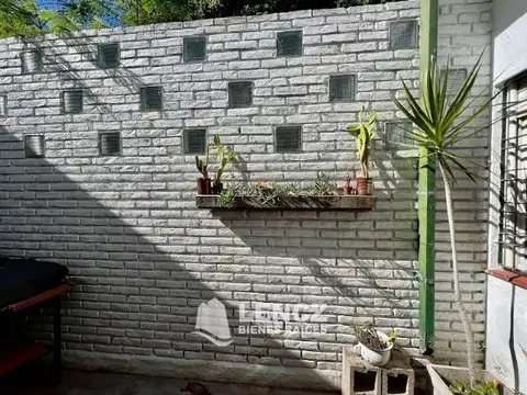 Depto Tipo Casa en Venta 50 años