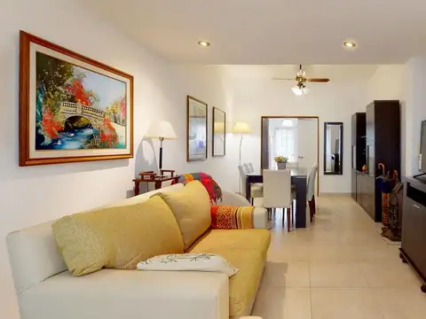 Casa 4 ambientes con 2 baños