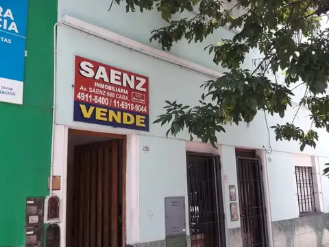 TIPO CASA AL FONDO / NO PAGA EXPENSAS/ CON PATIO Y PEQUEÑA TERRAZA//