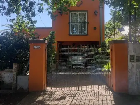 CASA EN 2 PLANTAS EN VENTA DE 4 AMBIENTES EN TORTUGUITAS, B° RESIDENCIAL PQUE. ALVEAR 1