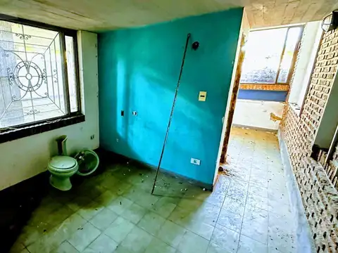 Casa 6 ambientes con 1 baño