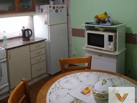 Casa 4 ambientes con 2 baños