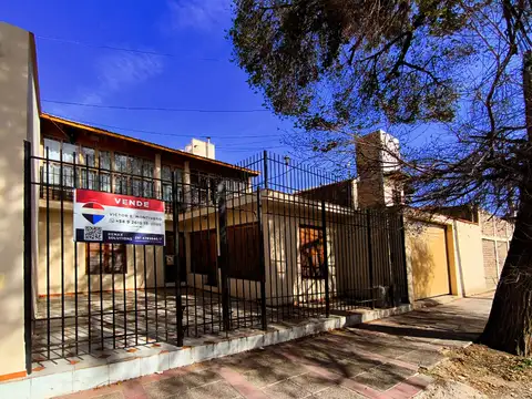 Casa 6 ambientes con 3 baños