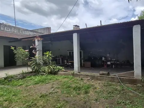 Casa en Venta con 3 cocheras